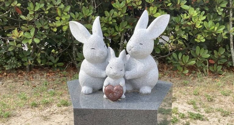 ウサギの石像^^ 出雲大社の待ち受けにしたい「ハート うさぎ」3羽発見！ 場所はこちら